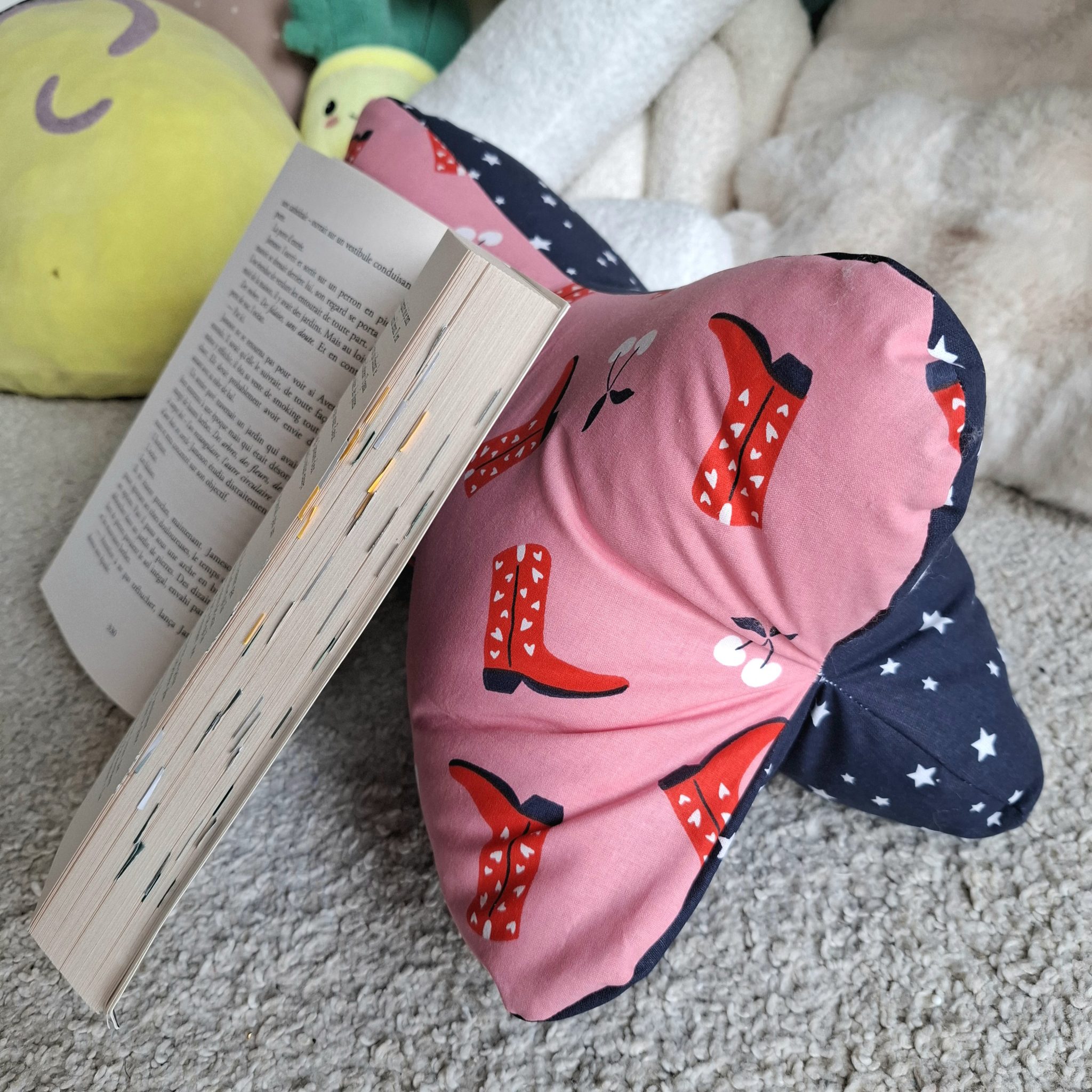 2026-04-01 13.36.35-1 Coussin de lecture – Image 1